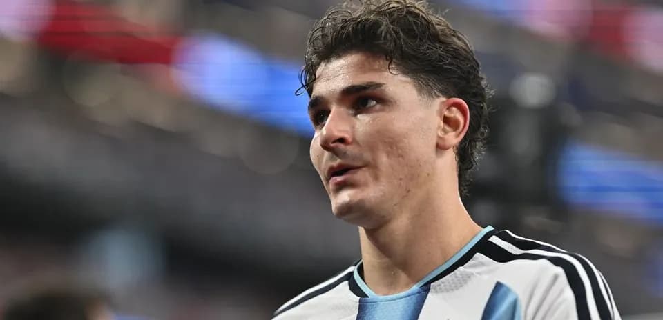 Jugador de Argentina durante un partido de fútbol