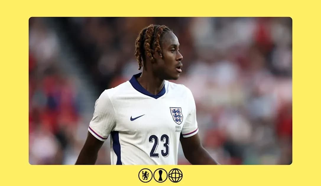 Jugador de Inglaterra con camiseta blanca en acción