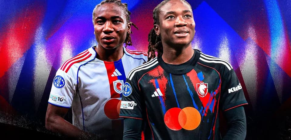 Jugadores con camisetas de diferentes equipos de fútbol