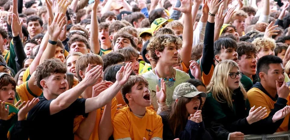 Aficionados animando en un evento deportivo