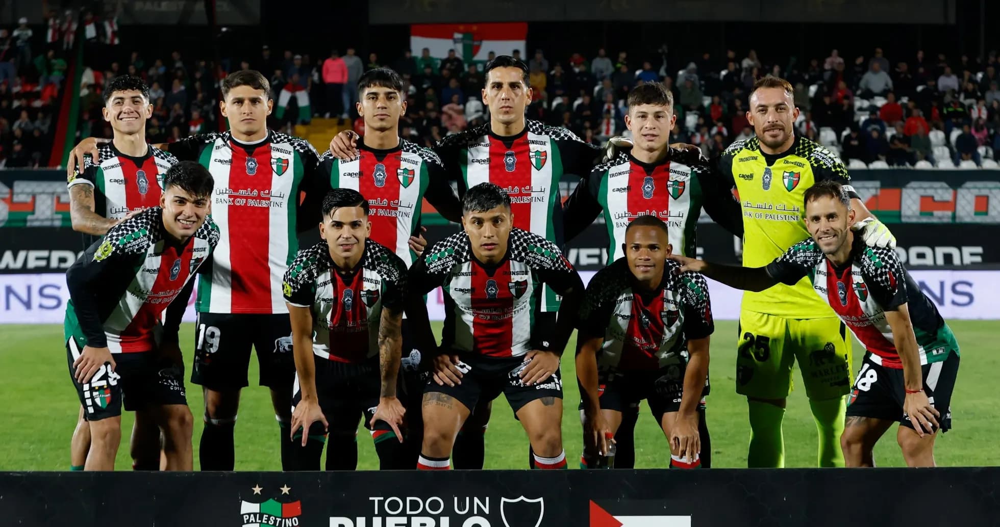 Jugadores de Palestino posando para la foto