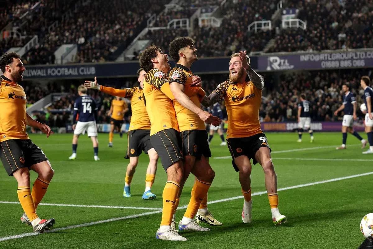 Jugadores de Wolverhampton celebrando un gol en partido