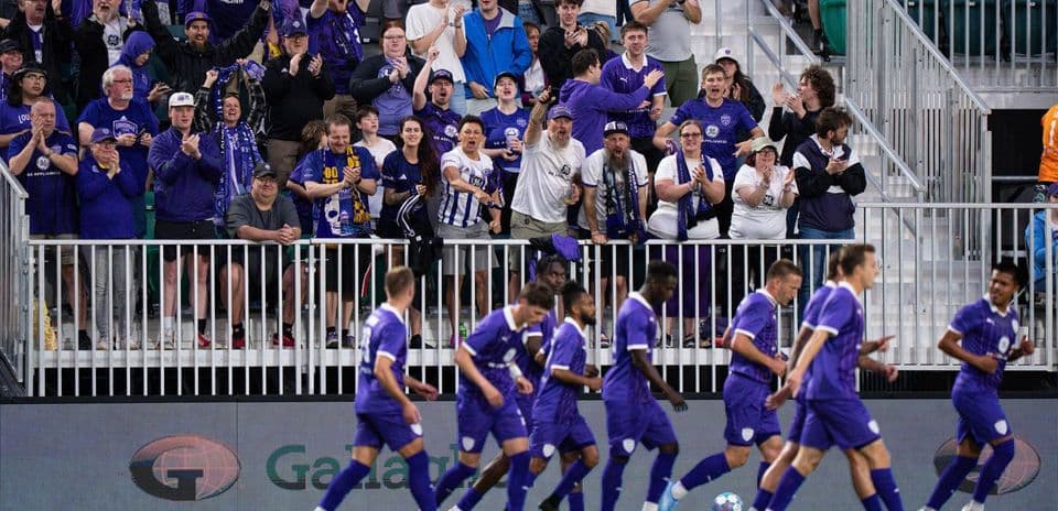 Aficionados de Louisville City FC en el estadio