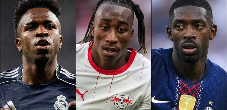 Tres jugadores de fútbol en diferentes camisetas