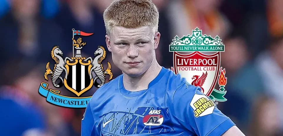 Jugador con camisetas de AZ y logos de Newcastle y Liverpool