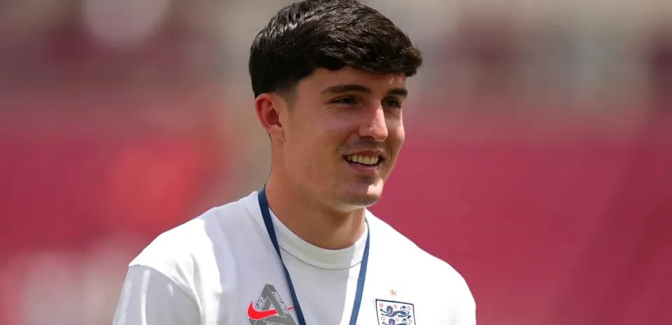 Jugador de Inglaterra sonriendo en el campo