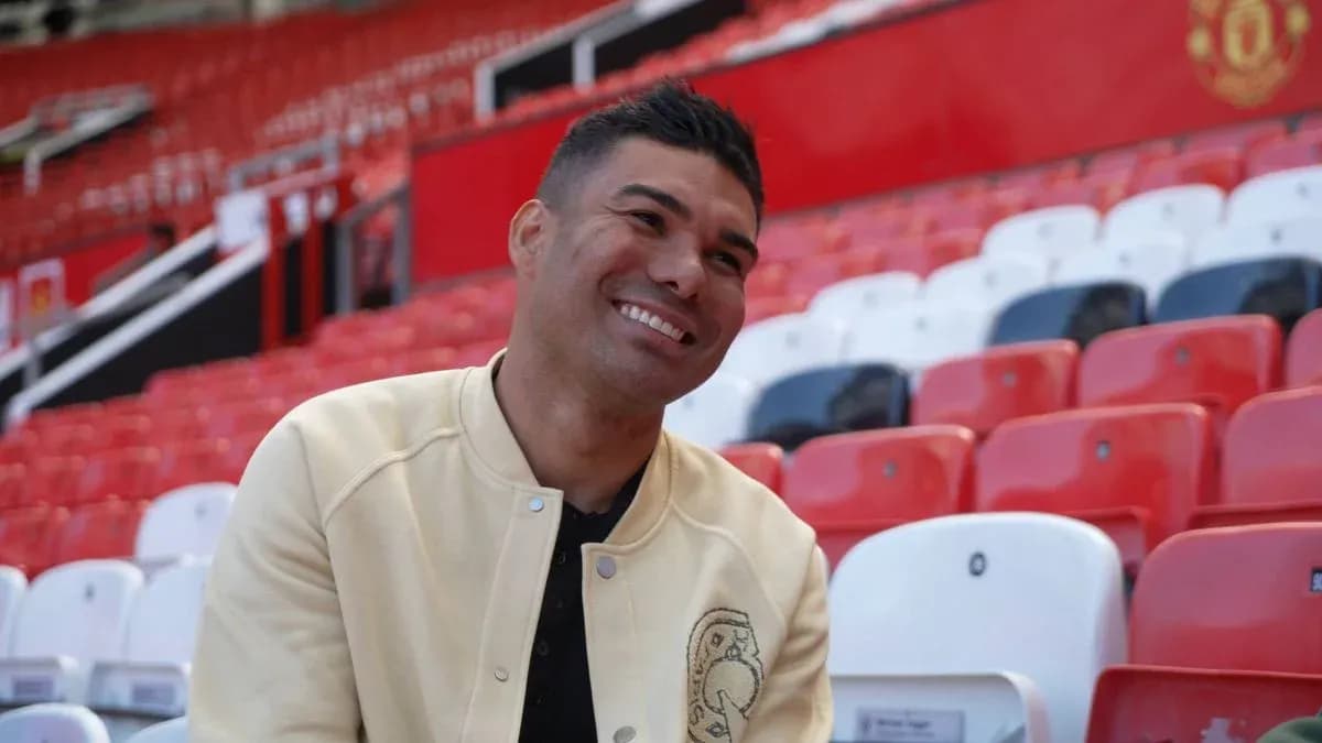 Jugador sentado en las gradas de Old Trafford