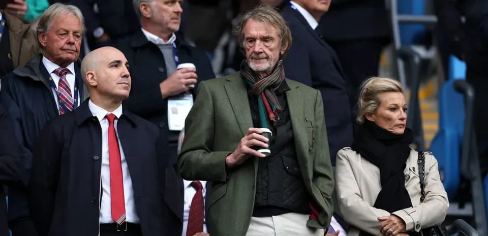 Espectadores en un evento deportivo en el estadio