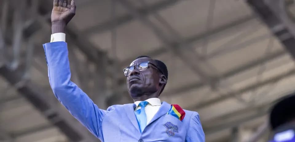 Conoce a Lumumba Vea, el icónico fanático de la RD Congo que siempre está de pie en los partidos del Mundial