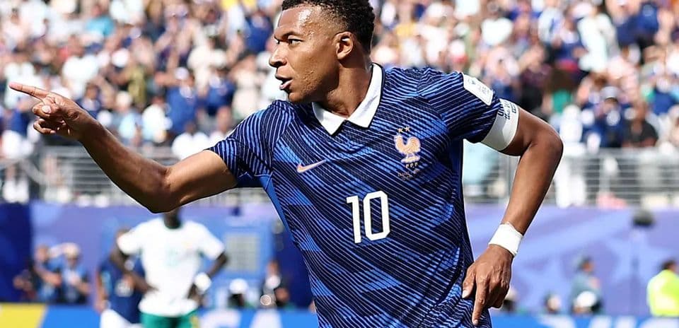 Kylian Mbappé supera récord de Ronaldo en Mundiales tras doblete ante Suecia