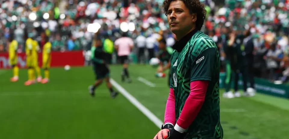 Guillermo Ochoa no juega esta noche para México y la historia que está haciendo en el Mundial