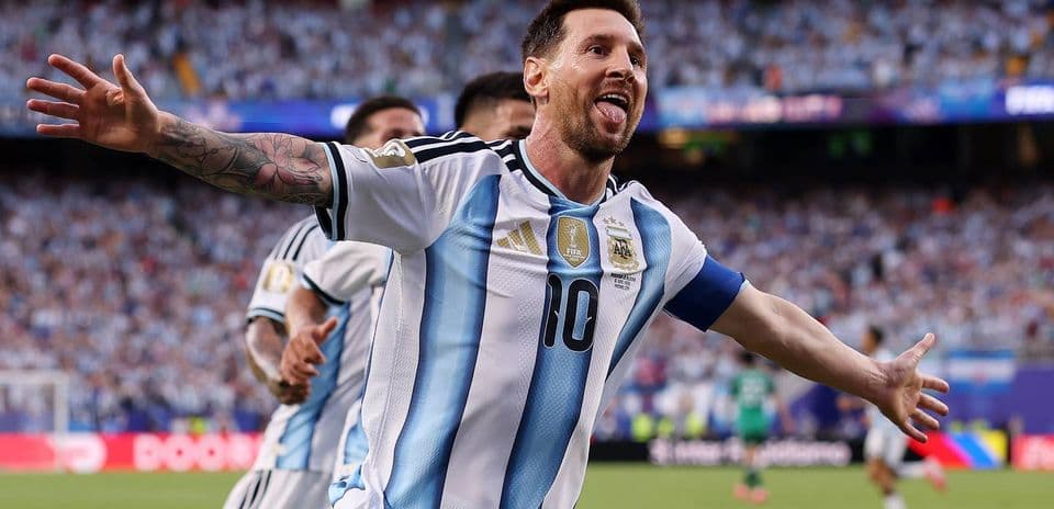 Calificaciones de Argentina vs Argelia: Messi deslumbra con triplete y récord en Mundial