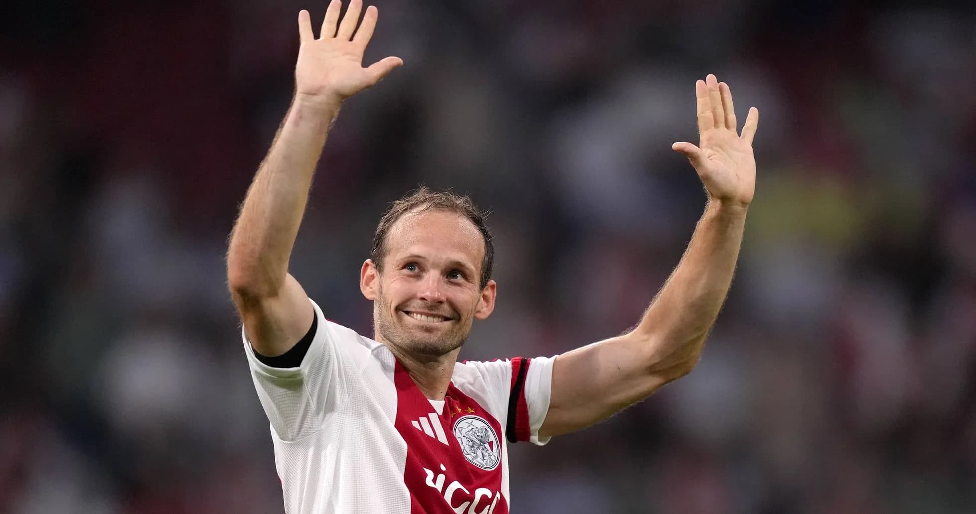 Jugador de Ajax saludando a la afición Jugador de Ajax saludando a la afición