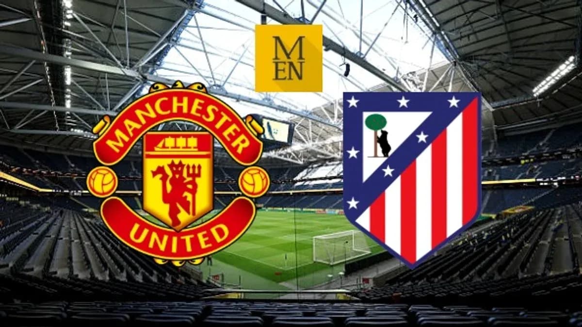 Escudos de Manchester United y Atlético de Madrid en estadio Escudos de Manchester United y Atlético de Madrid en estadio