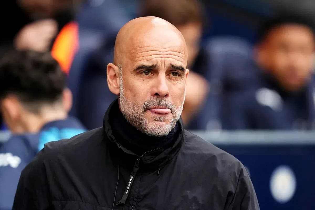 Entrenador en el banquillo durante el partido Entrenador en el banquillo durante el partido