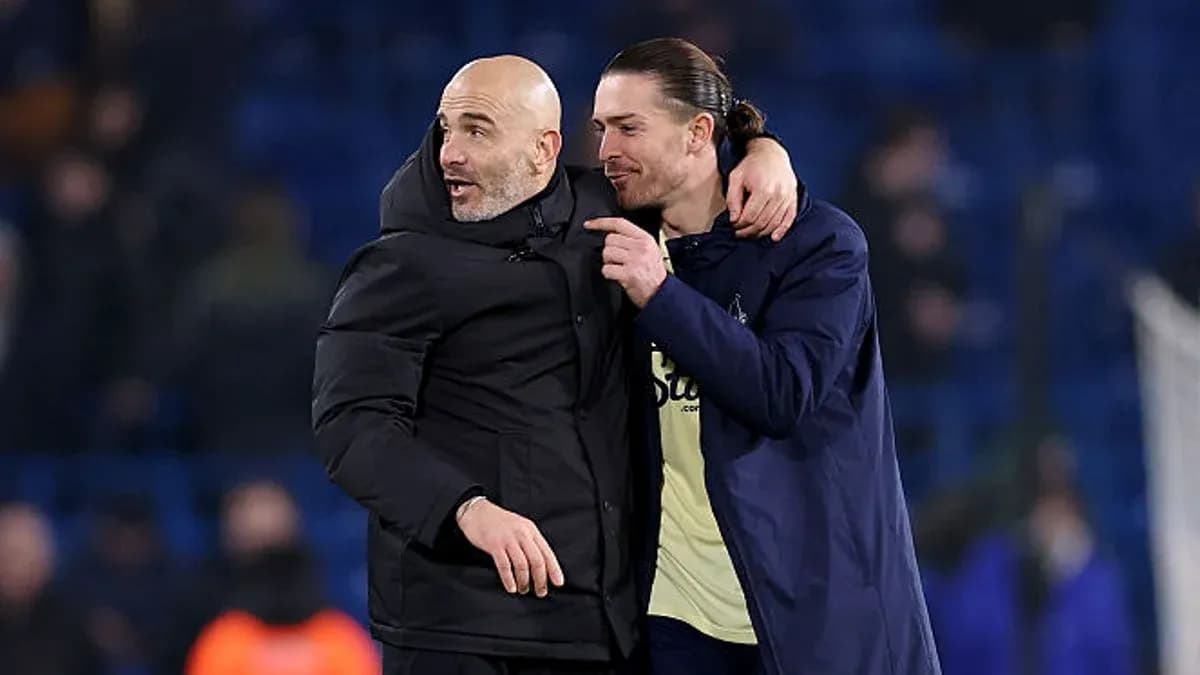 Entrenador y jugador celebrando después del partido Entrenador y jugador celebrando después del partido
