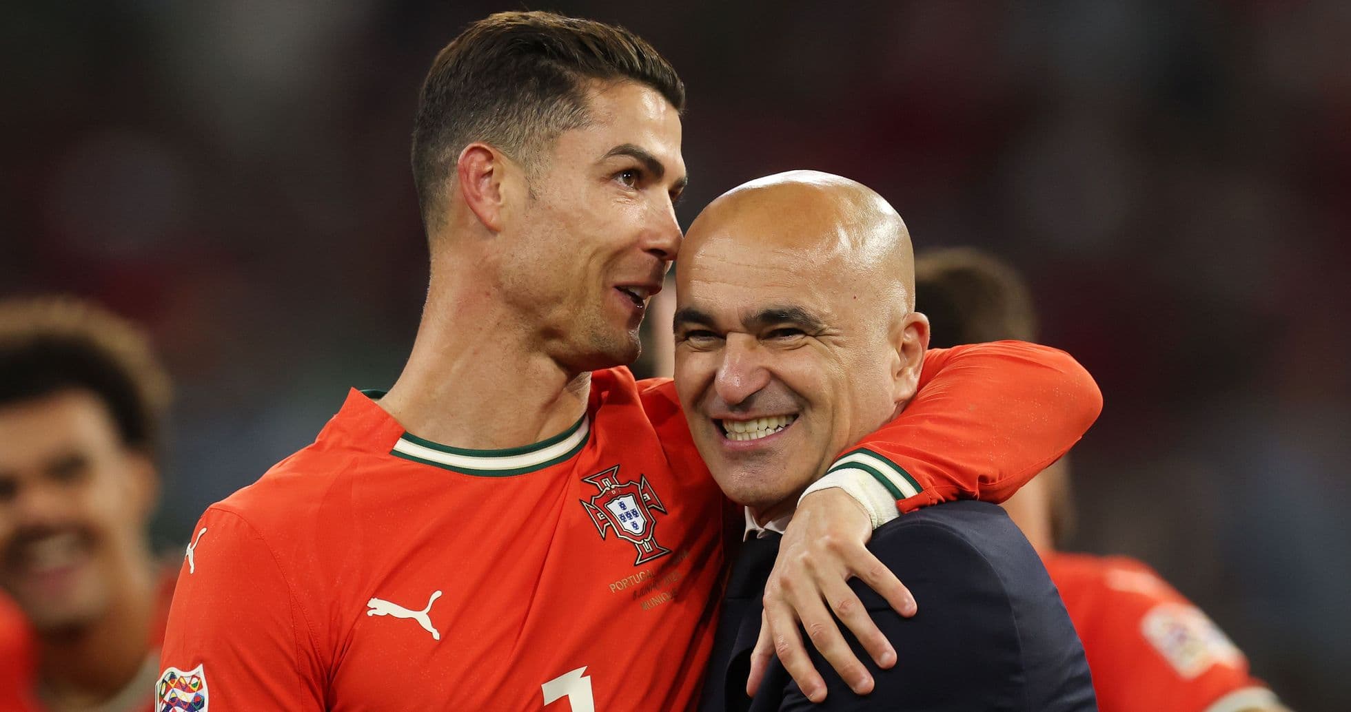 Cristiano Ronaldo y Roberto Martínez celebrando juntos Cristiano Ronaldo y Roberto Martínez celebrando juntos
