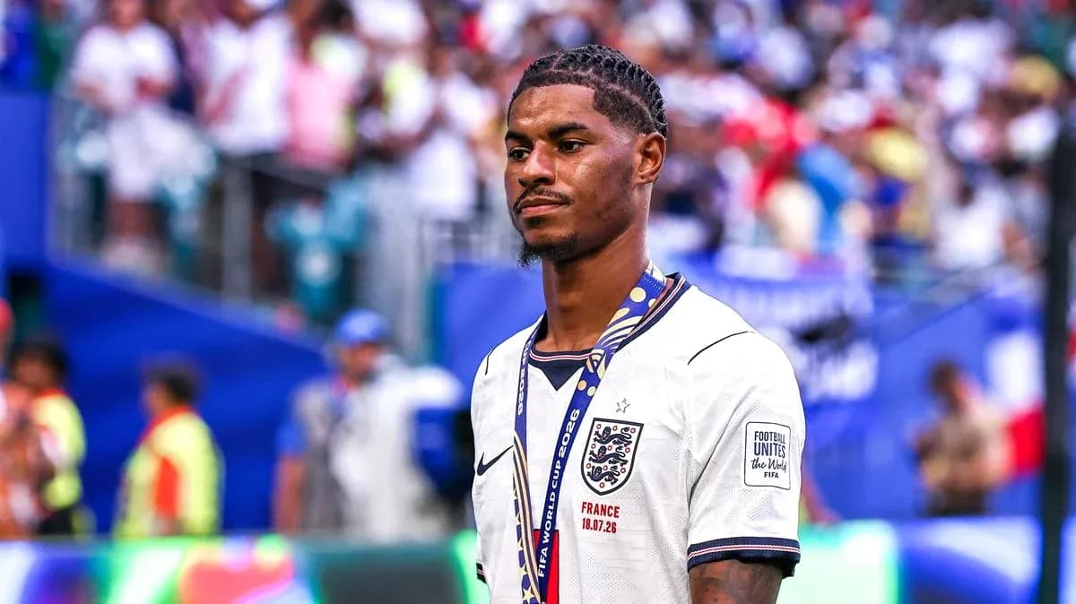 Jugador de Inglaterra con medalla en el campo Jugador de Inglaterra con medalla en el campo