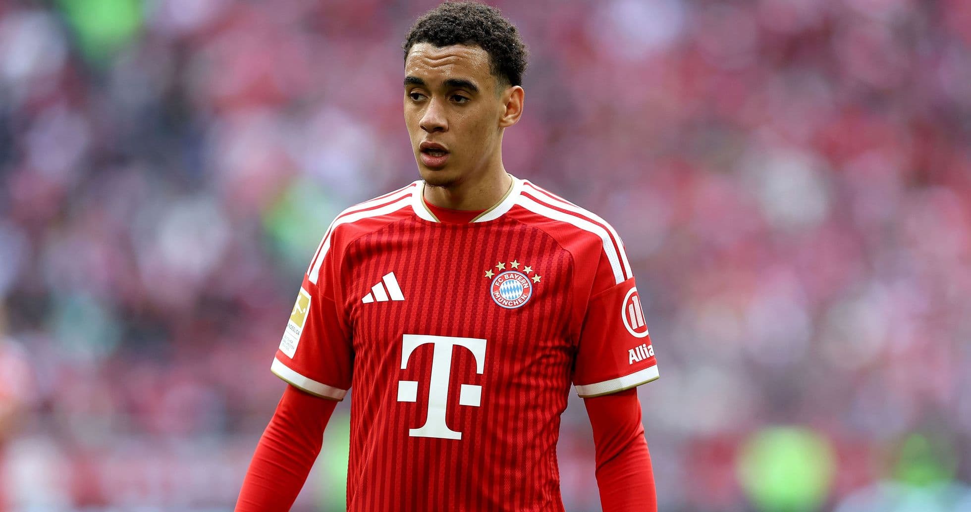 Jugador de Bayern Múnich en el campo durante partido Jugador de Bayern Múnich en el campo durante partido