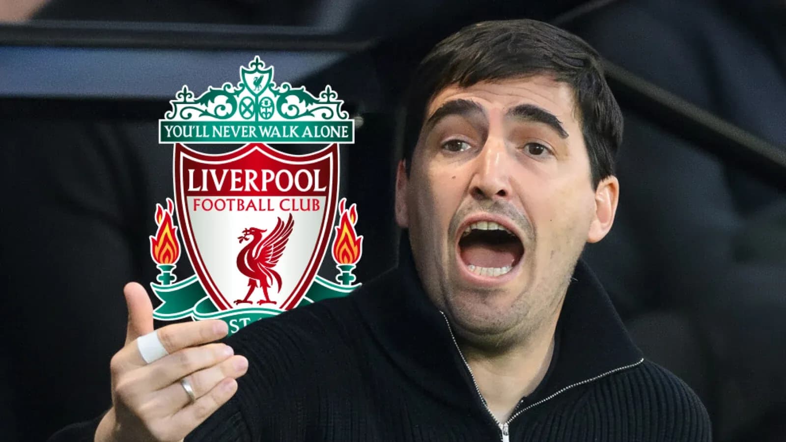 Entrenador dirigiendo desde la banca con logo de Liverpool Entrenador dirigiendo desde la banca con logo de Liverpool
