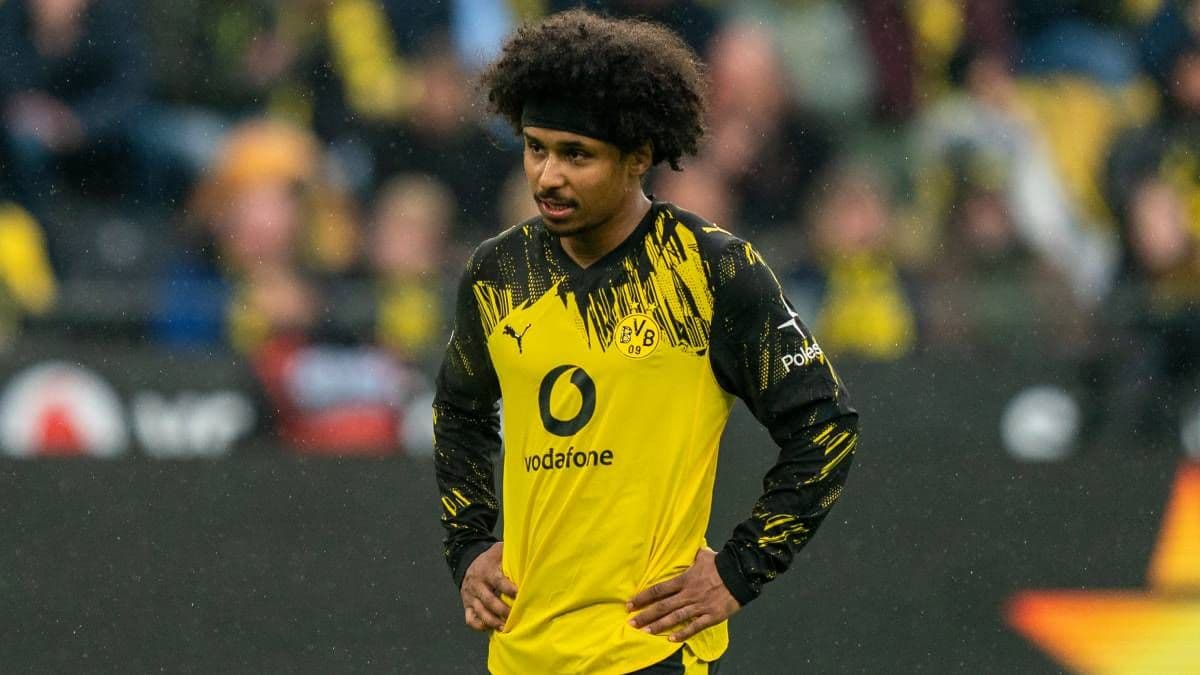 Jugador de Borussia Dortmund en el campo durante partido Jugador de Borussia Dortmund en el campo durante partido