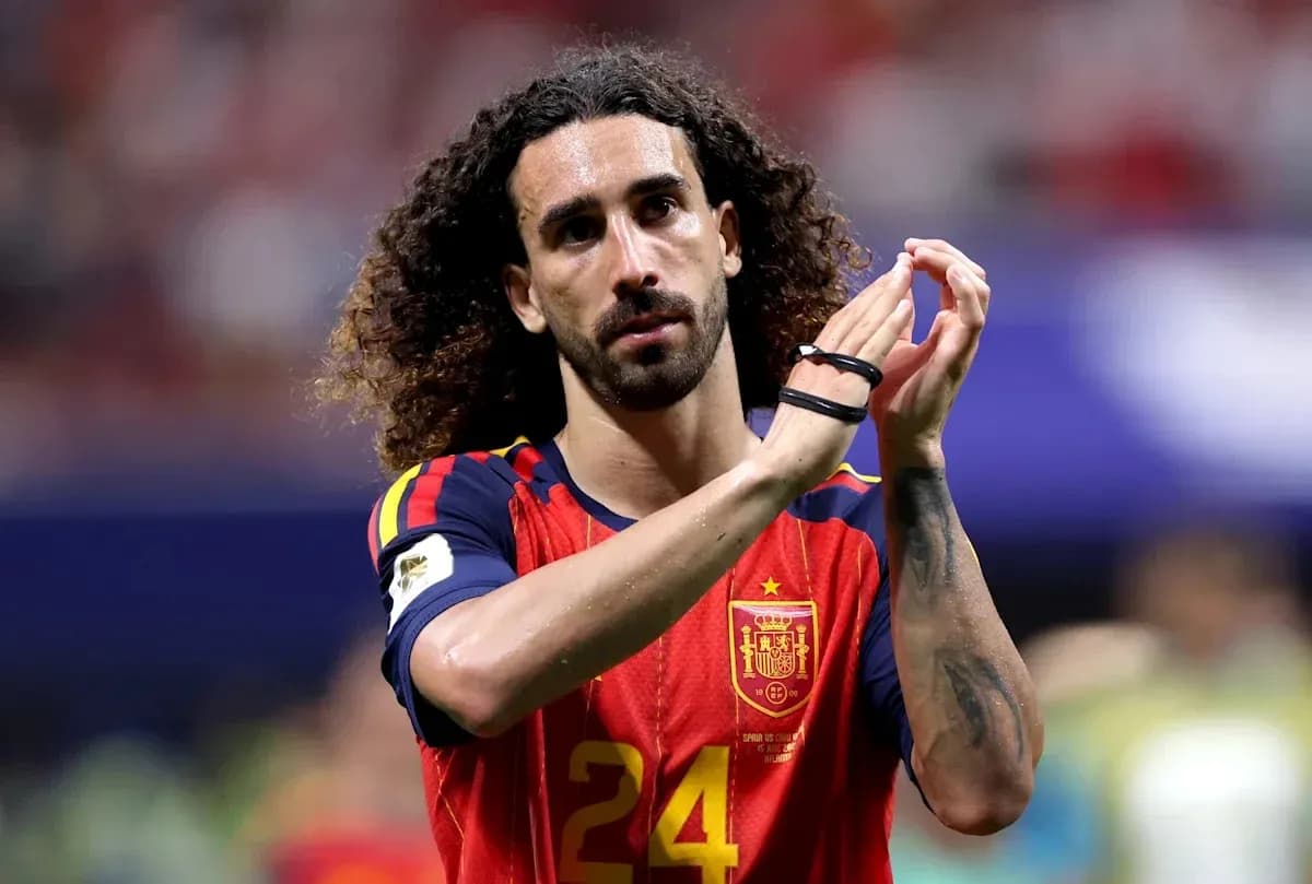 Jugador español aplaudiendo tras el partido Jugador español aplaudiendo tras el partido