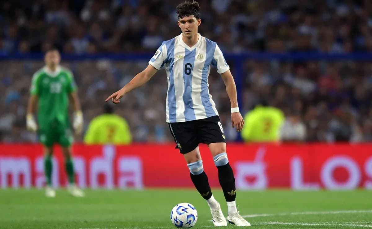 Jugador de Argentina durante un partido de fútbol Jugador de Argentina durante un partido de fútbol