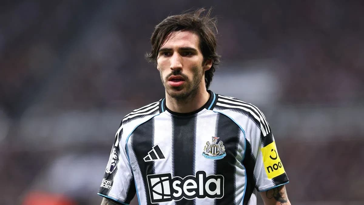 Jugador de Newcastle United en acción durante el partido Jugador de Newcastle United en acción durante el partido