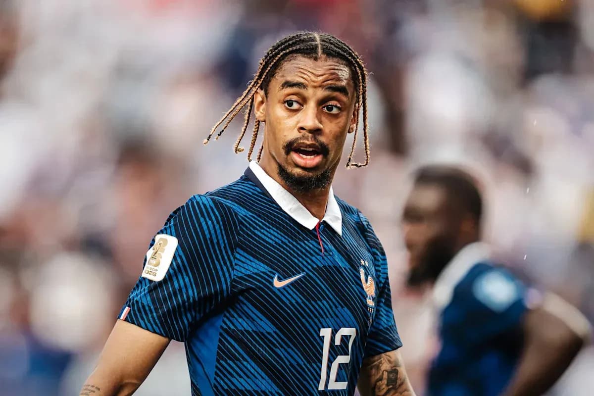 Jugador de Francia en uniforme durante el partido Jugador de Francia en uniforme durante el partido