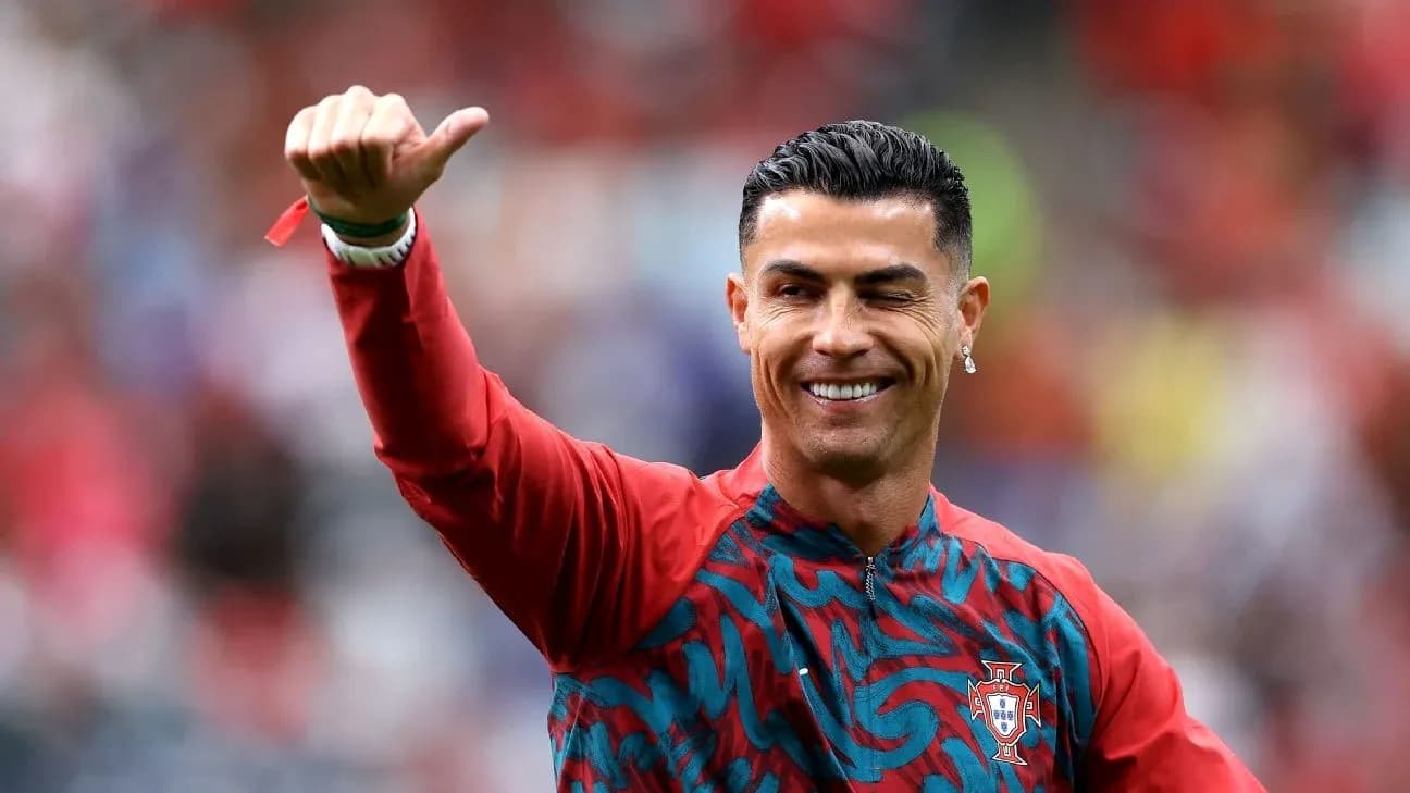 Jugador de Portugal saludando en el campo Jugador de Portugal saludando en el campo