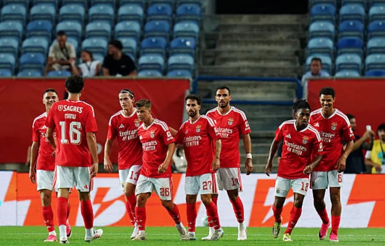 Jugadores del Benfica celebrando un gol Jugadores del Benfica celebrando un gol