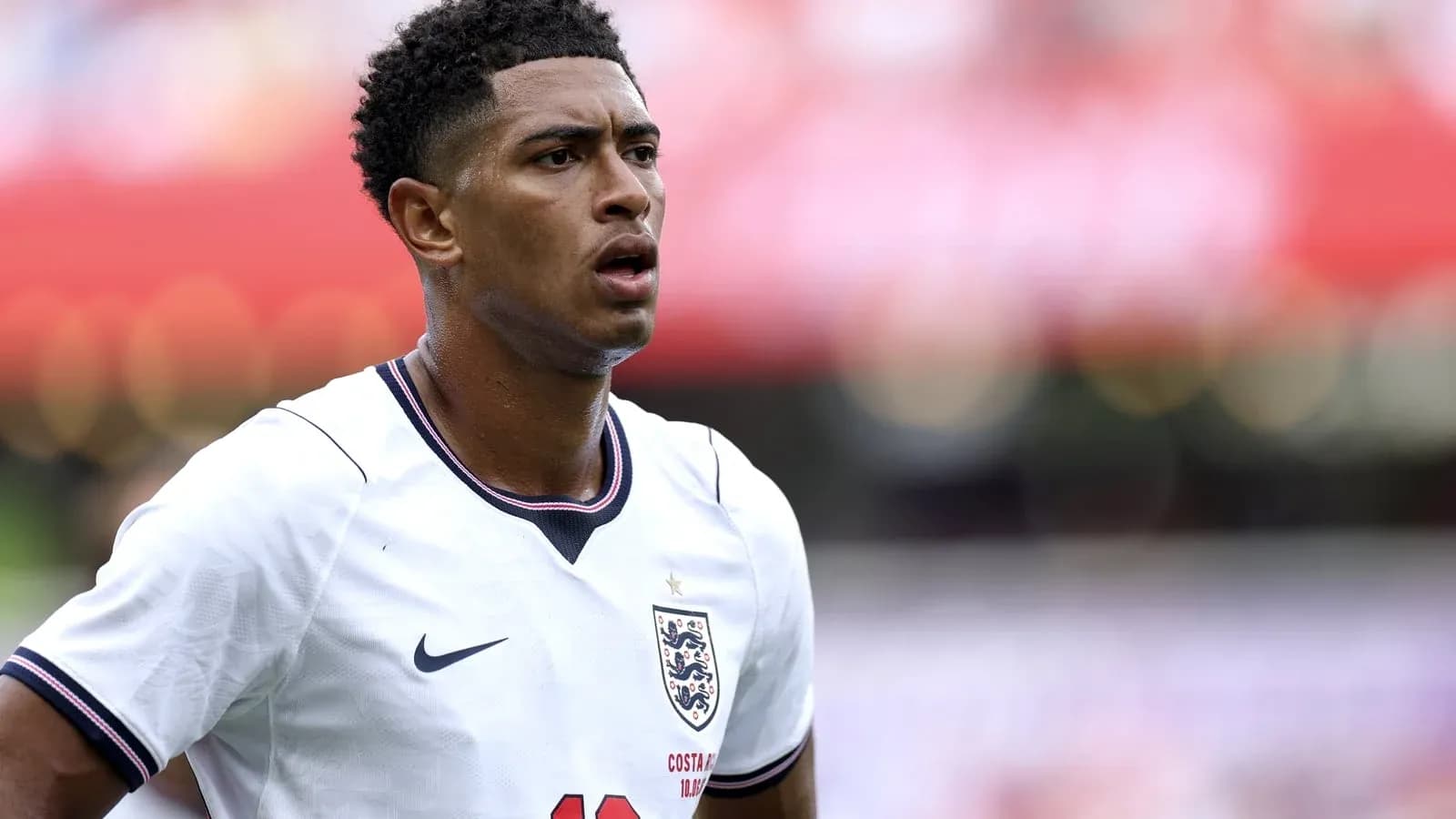 Jugador de Inglaterra en el campo durante partido Jugador de Inglaterra en el campo durante partido