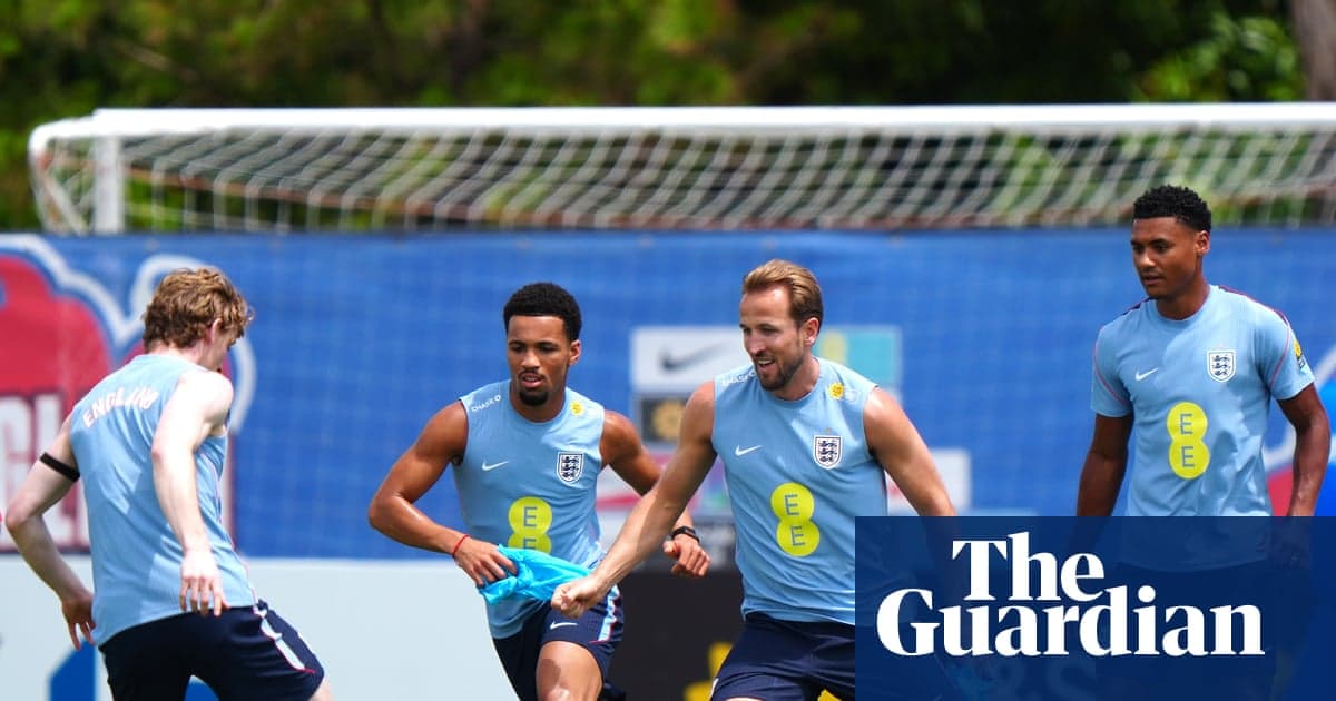 Jugadores de Inglaterra entrenando en el campo Jugadores de Inglaterra entrenando en el campo