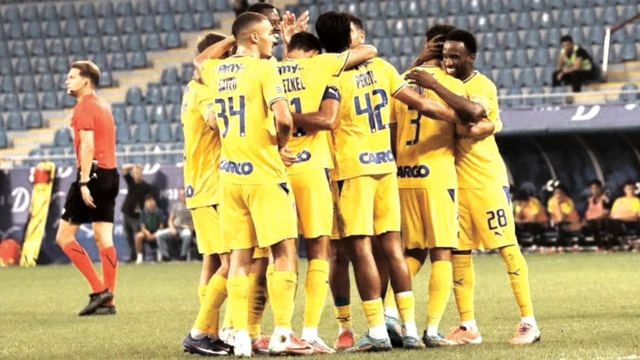 Jugadores de Maccabi Tel Aviv celebrando un gol Jugadores de Maccabi Tel Aviv celebrando un gol