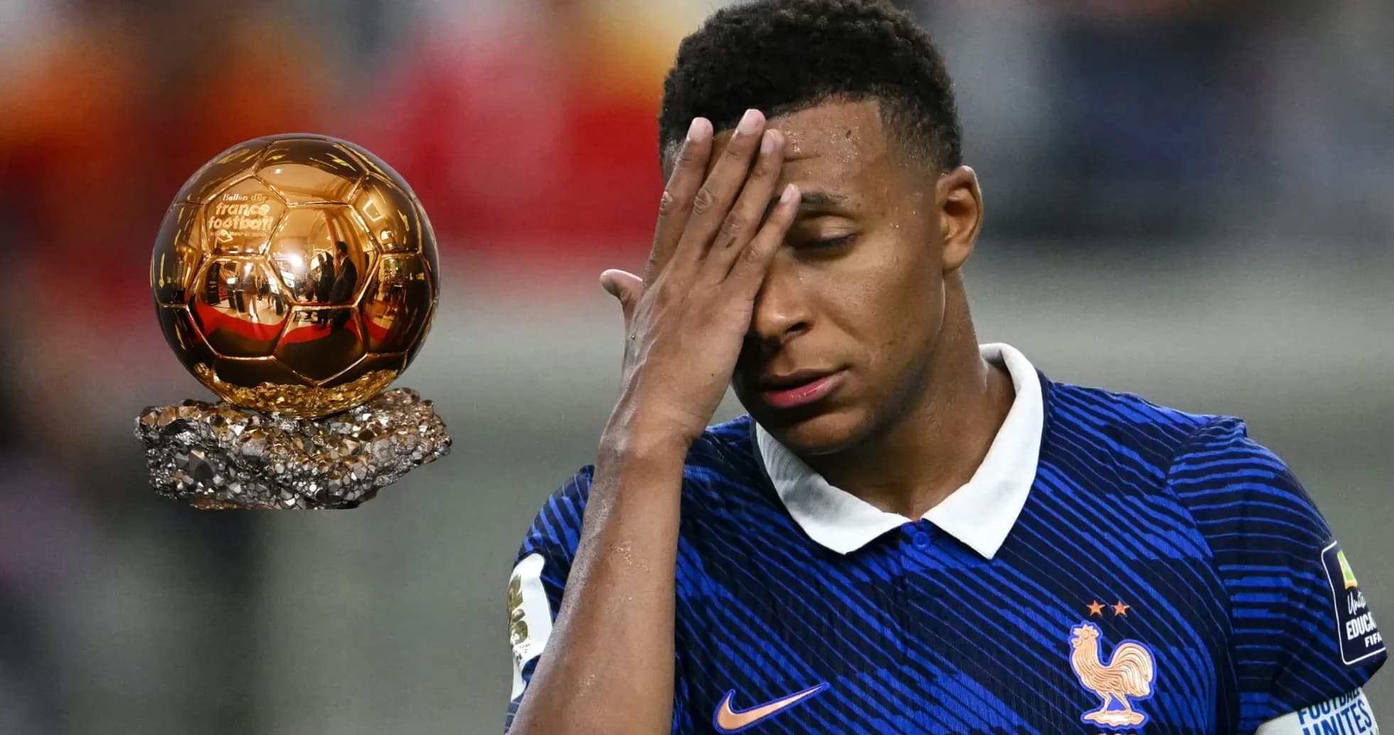 Jugador con camiseta de Francia junto al Balón de Oro Jugador con camiseta de Francia junto al Balón de Oro