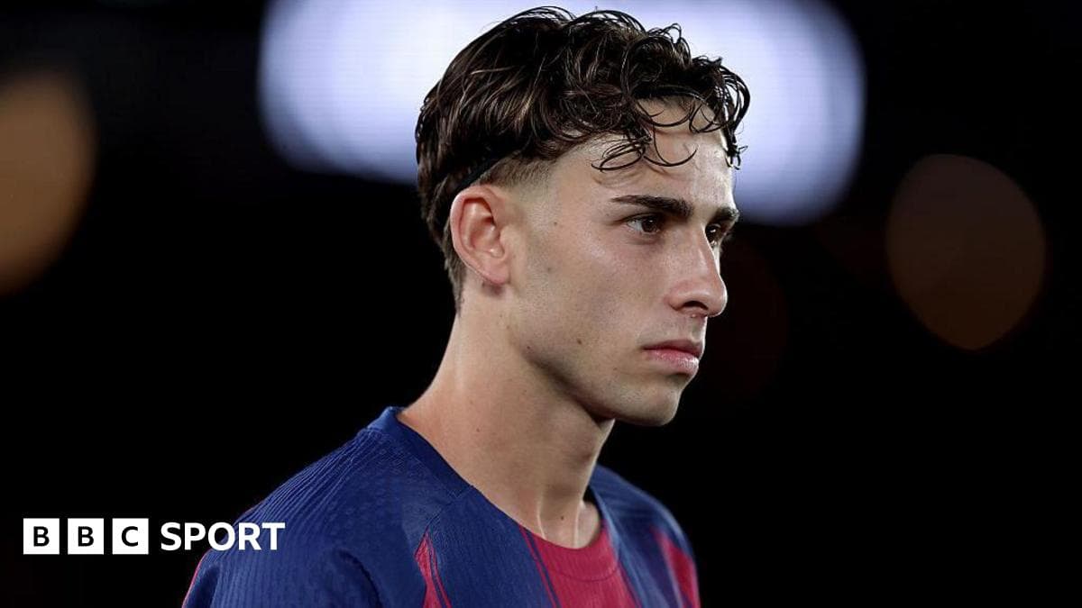 Jugador de fútbol con camiseta del FC Barcelona Jugador de fútbol con camiseta del FC Barcelona