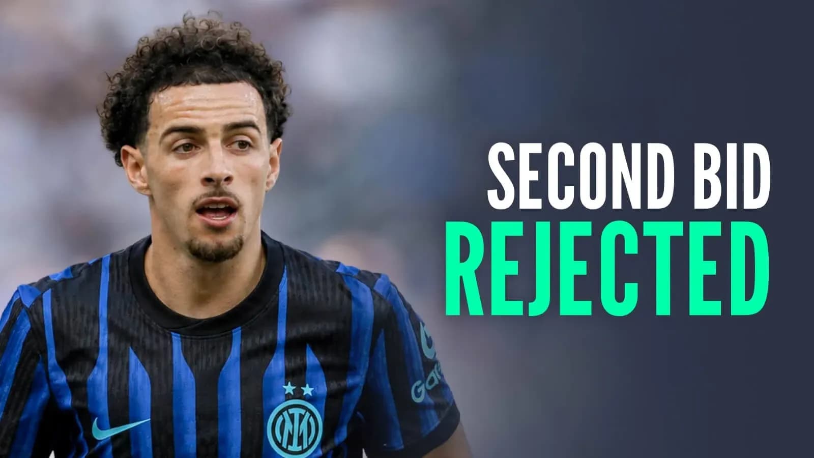 Jugador de Inter de Milán con camiseta de rayas Jugador de Inter de Milán con camiseta de rayas