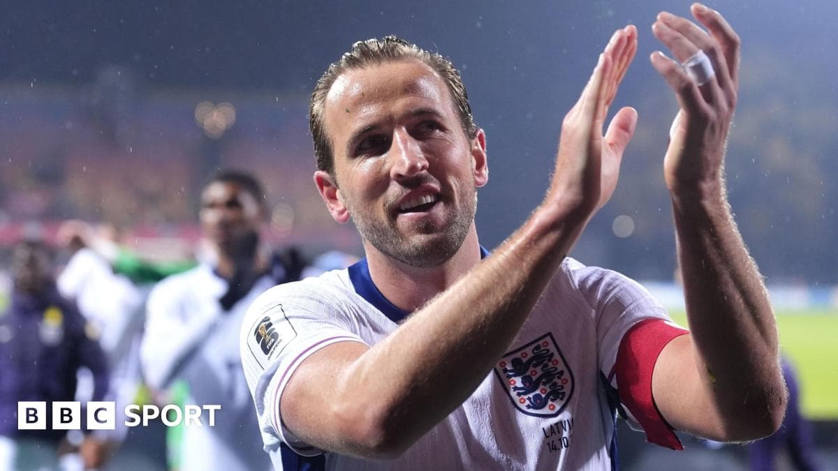 Jugador aplaudiendo después del partido con Inglaterra Jugador aplaudiendo después del partido con Inglaterra