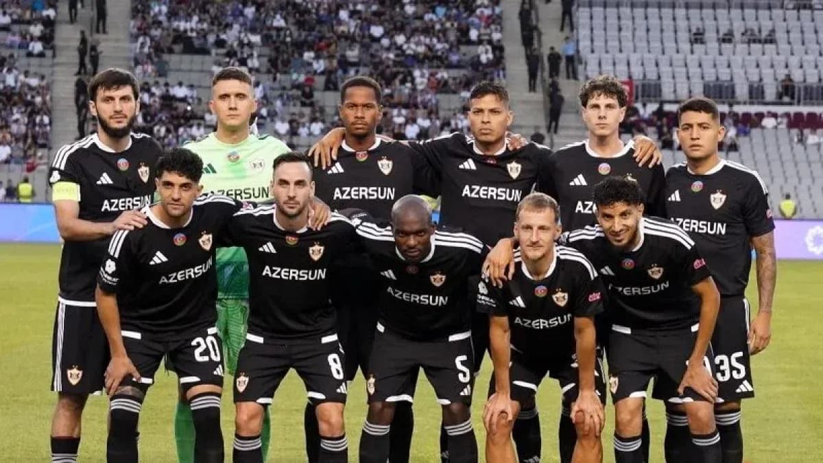 Equipo de Qarabag antes del partido Equipo de Qarabag antes del partido