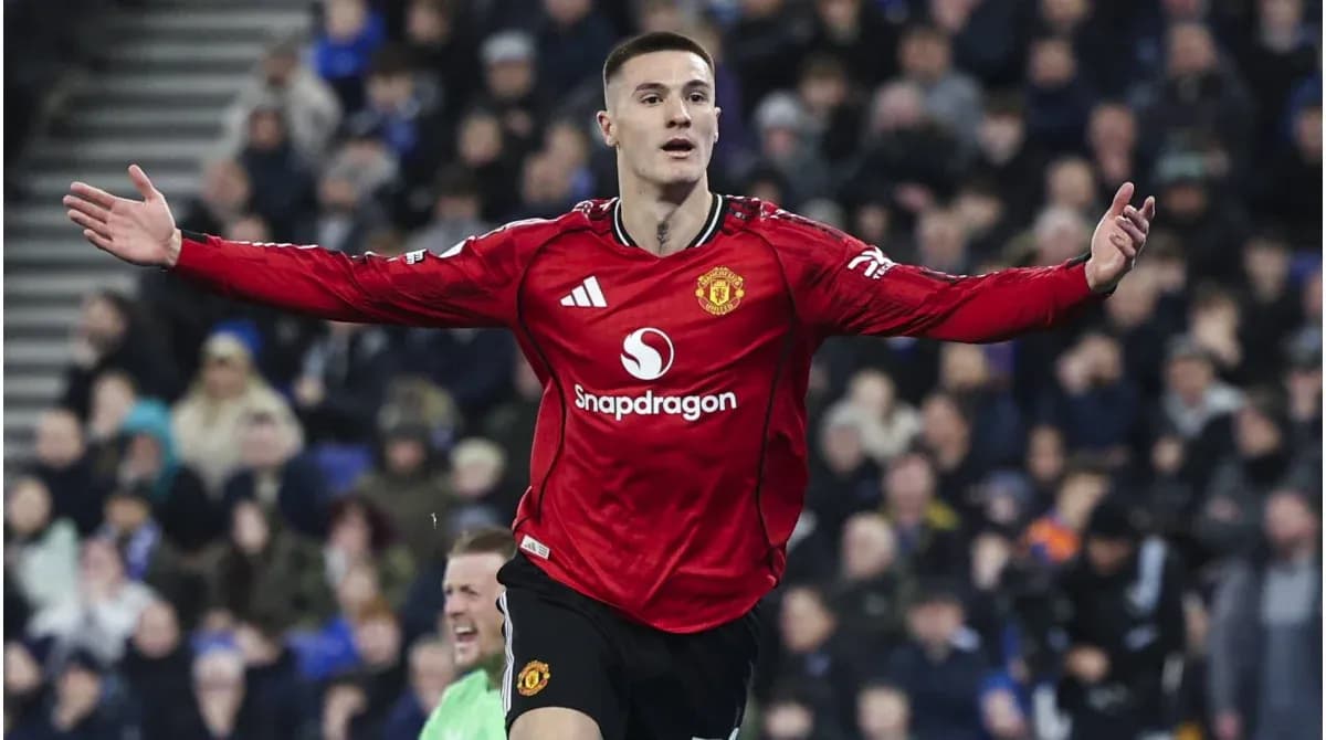 Jugador de Manchester United celebrando un gol Jugador de Manchester United celebrando un gol