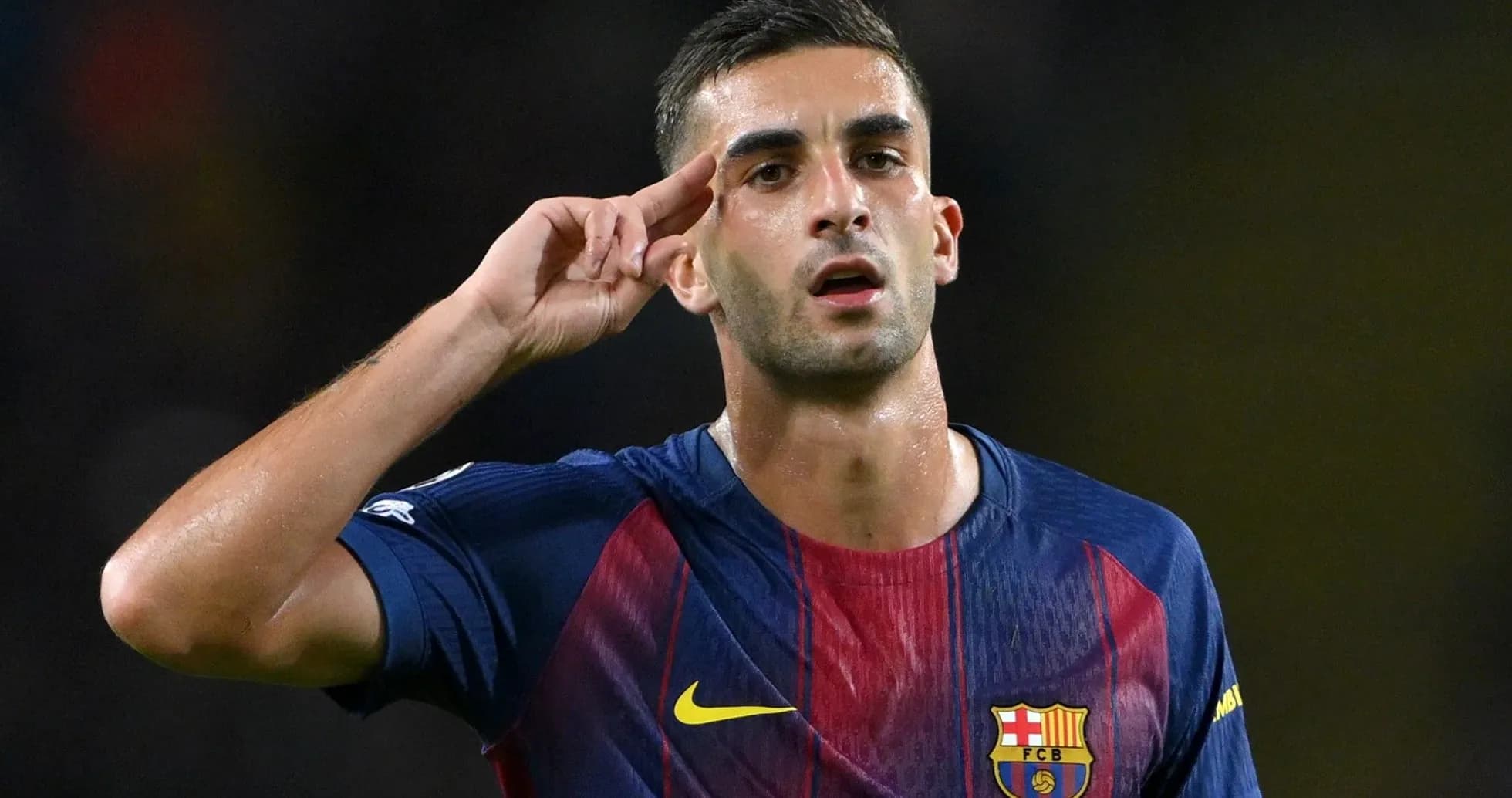 Jugador de FC Barcelona saludando durante el partido Jugador de FC Barcelona saludando durante el partido