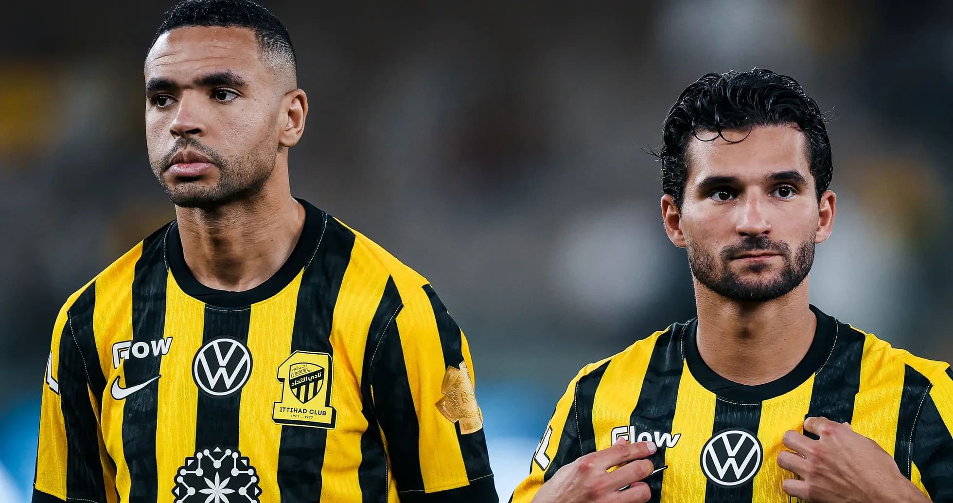Jugadores de Ittihad Club en el campo de juego Jugadores de Ittihad Club en el campo de juego