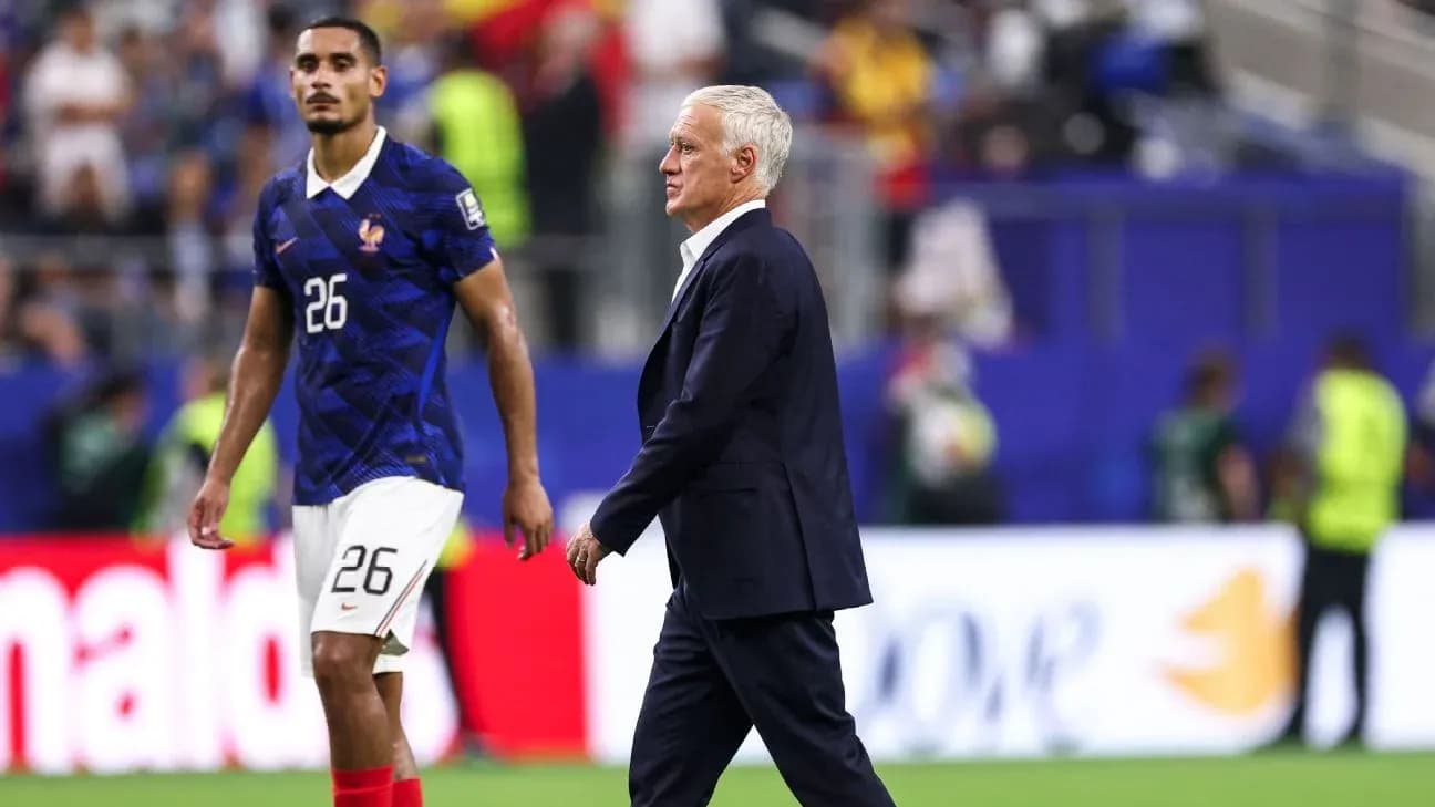 Jugador y entrenador de Francia en el campo Jugador y entrenador de Francia en el campo
