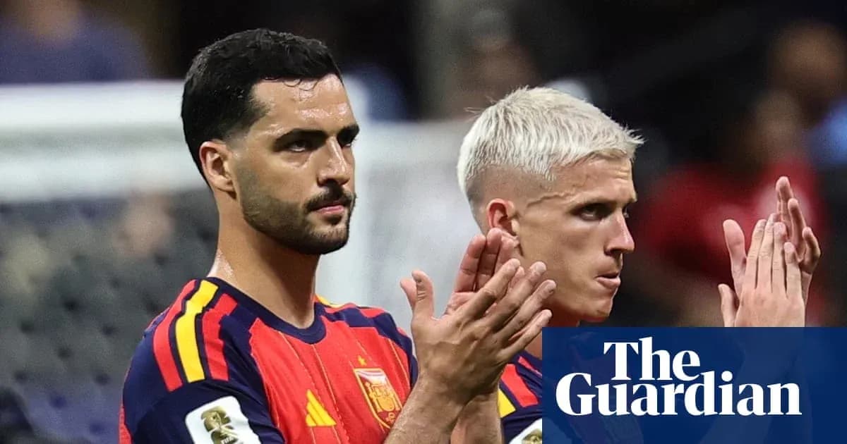 Jugadores españoles aplaudiendo tras el partido Jugadores españoles aplaudiendo tras el partido