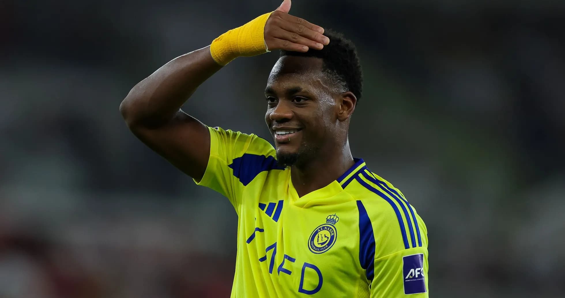 Jugador de Al Nassr saludando tras un partido Jugador de Al Nassr saludando tras un partido