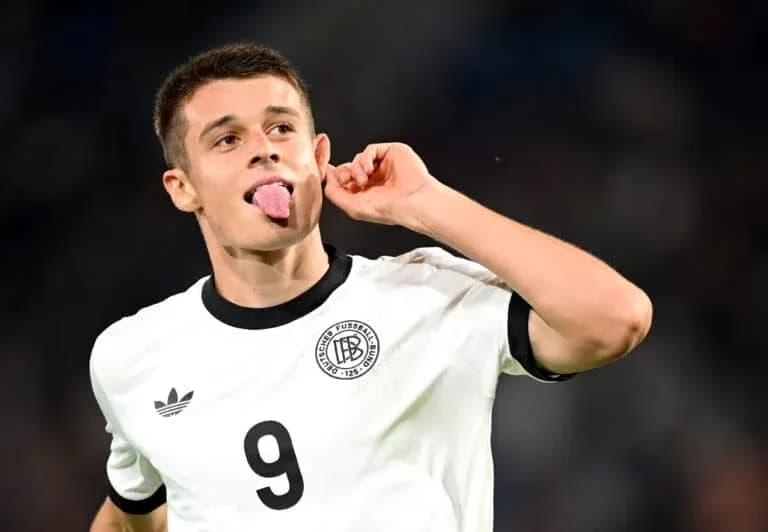 Jugador de Alemania celebrando un gol con gesto Jugador de Alemania celebrando un gol con gesto