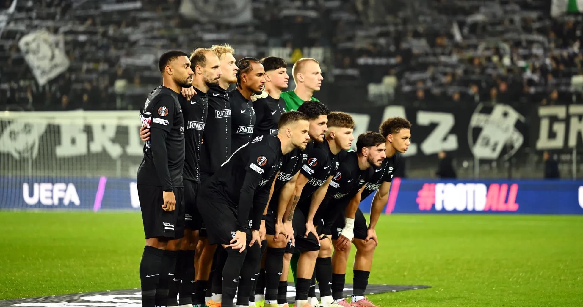 Equipo de Sturm Graz posando antes del partido Equipo de Sturm Graz posando antes del partido