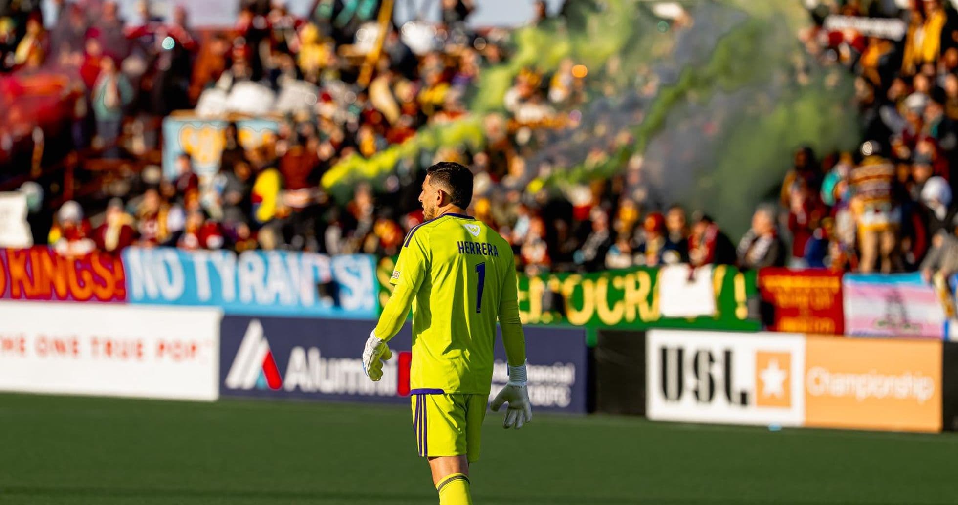 Portero Herrera durante el partido de fútbol Portero Herrera durante el partido de fútbol