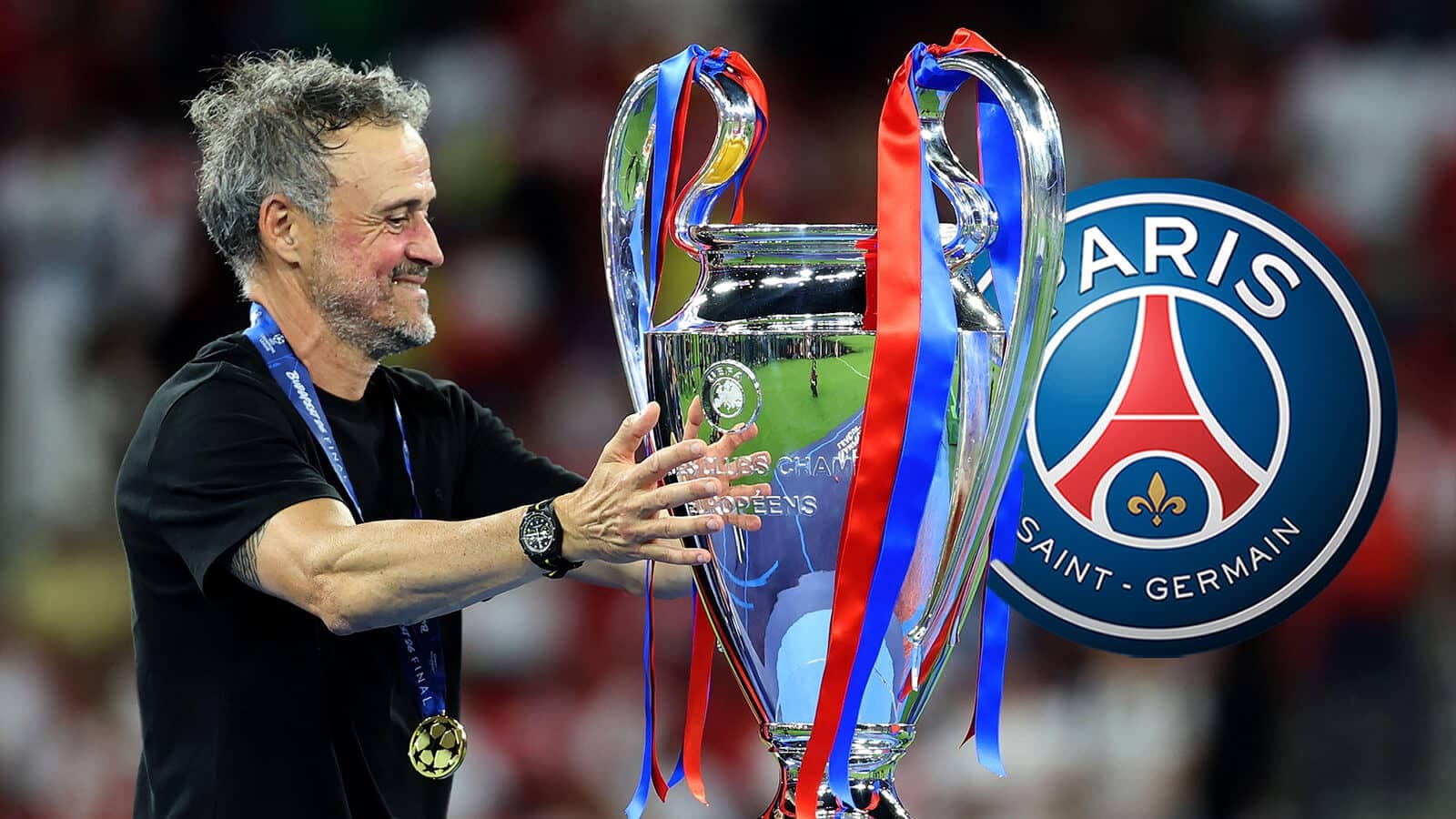 Entrenador celebrando con el trofeo de la UEFA Champions League Entrenador celebrando con el trofeo de la UEFA Champions League