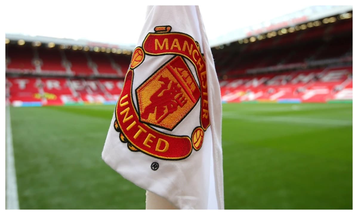 Bandera de esquina con el escudo de Manchester United Bandera de esquina con el escudo de Manchester United